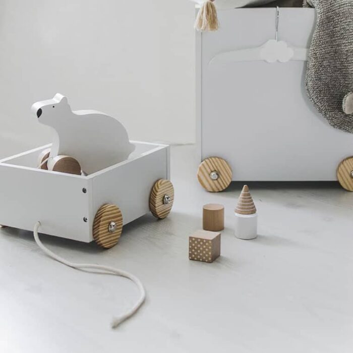 Kleine Spielzeugkiste mit Rädern – Bild 1
