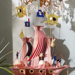 Piratige Totenkopf-Pinata mit Tattoos von Meri Meri – Bild 4