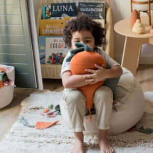 Gestricktes Kissen "Cathy, die Karotte" – Bild 2