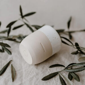 Steingut-Becher "Namaste" – Bild 2