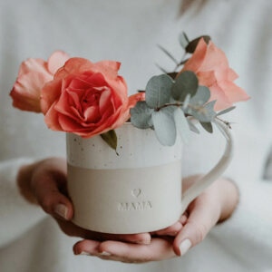 Große Steingut-Tasse "Mama"