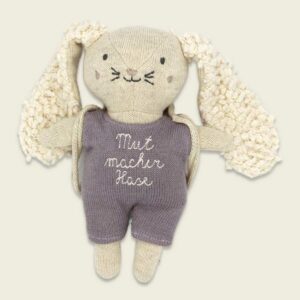 Mutmacher Hase mit fliederfarbenem Anzug (16 cm, mit Rucksack) – Bild 5