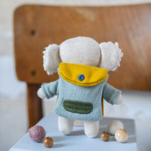 Koala "Schulkind" mit Shirt in blau (15 cm, mit Schulranzen) – Bild 3