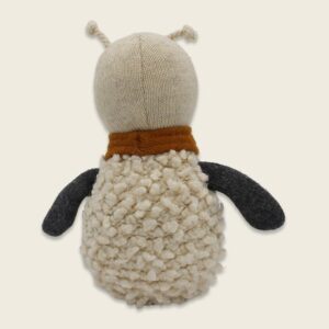 Marienkäfer "Glücksbringer" in bouclé, creme und anthrazit (14 cm) – Bild 4