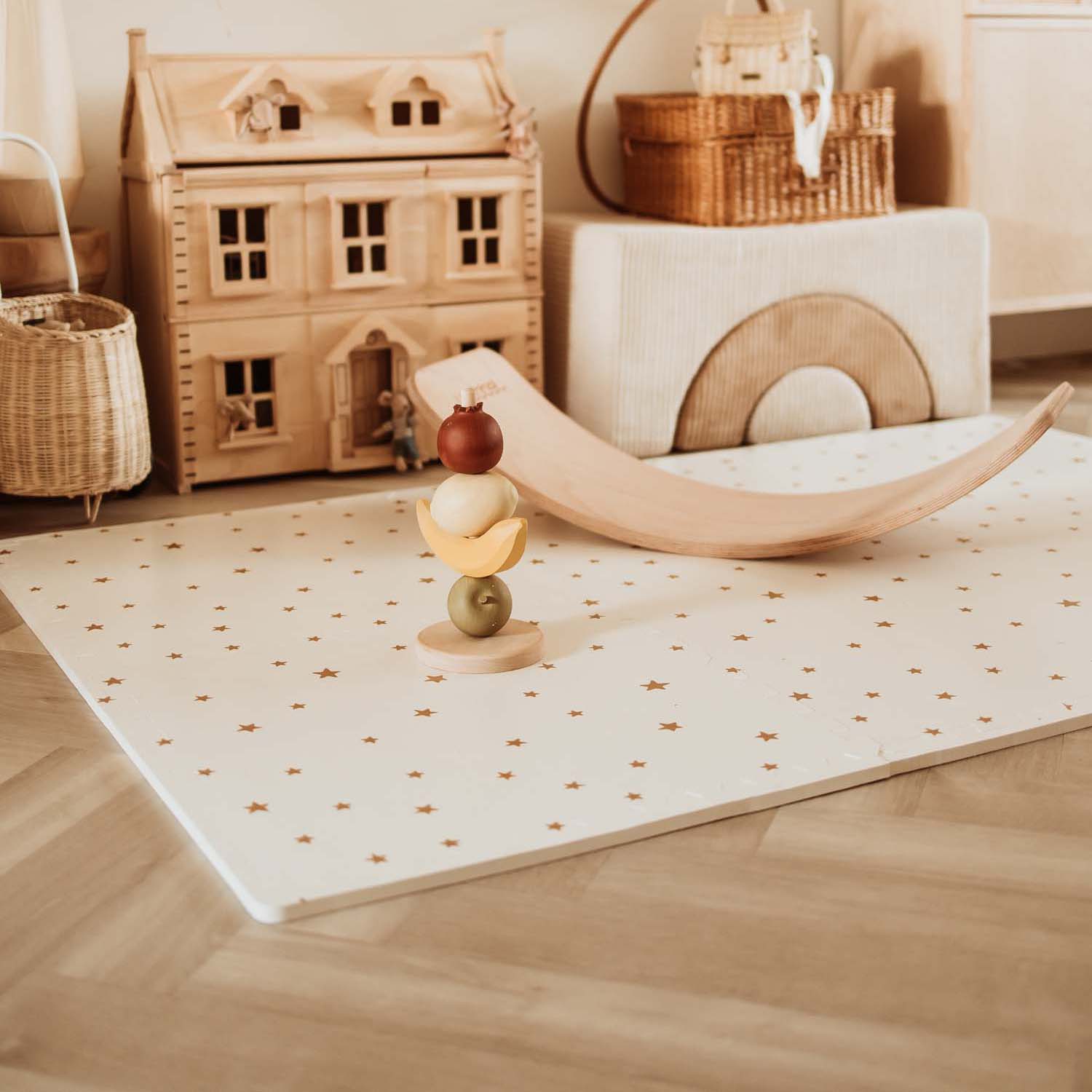 PlayandGo_EEVAA_treehouse_puzzlemat_wooden_swing_board_victorian_playhouse_wooden_basket 2 in 1 Spielmatte EEVAA "Tree House" – Bild 3