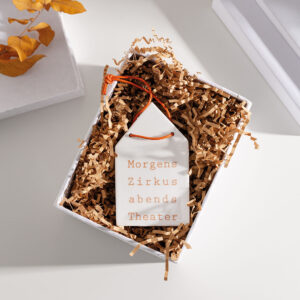 Wandhäuschen "Morgens Zirkus abends Theater"