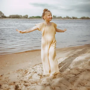 Jumpsuit mit Flügelärmeln (gelb) – Bild 2