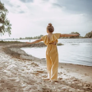 Jumpsuit mit Flügelärmeln (gelb) – Bild 3