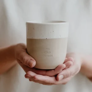 Steingut-Becher "It's cold outside"