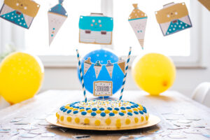 Cake Topper "Schulkind" mit Schultüten weiß, blau,  senf – Bild 3