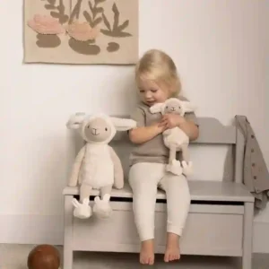 Kuscheltier Schaf "Sienna" (Größe M) – Bild 2