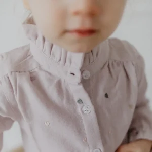 Flanellbluse mit Herzchen-Stickerei und Stehkragen "Lavender" – Bild 3