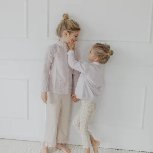 Flanellbluse mit Herzchen-Stickerei und Stehkragen "Lavender" – Bild 4