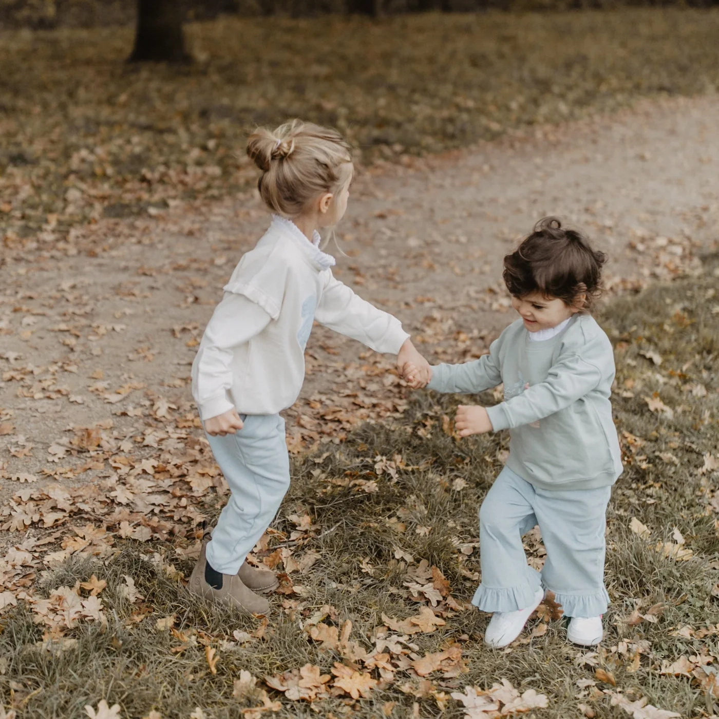 cordhose_clear_blue5 Weite Cordhose "clear blue" mit Rüschensaum – Bild 4