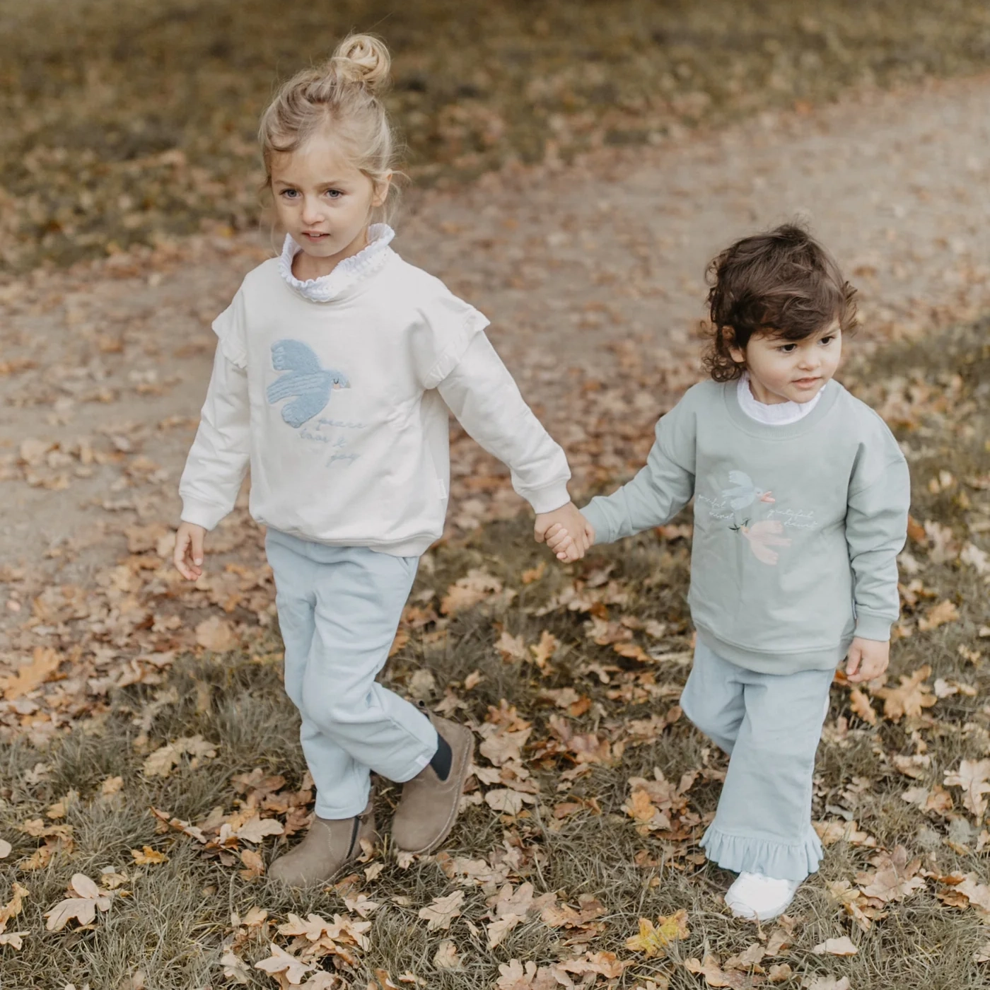 cordhose_clear_blue6 Weite Cordhose "clear blue" mit Rüschensaum – Bild 3