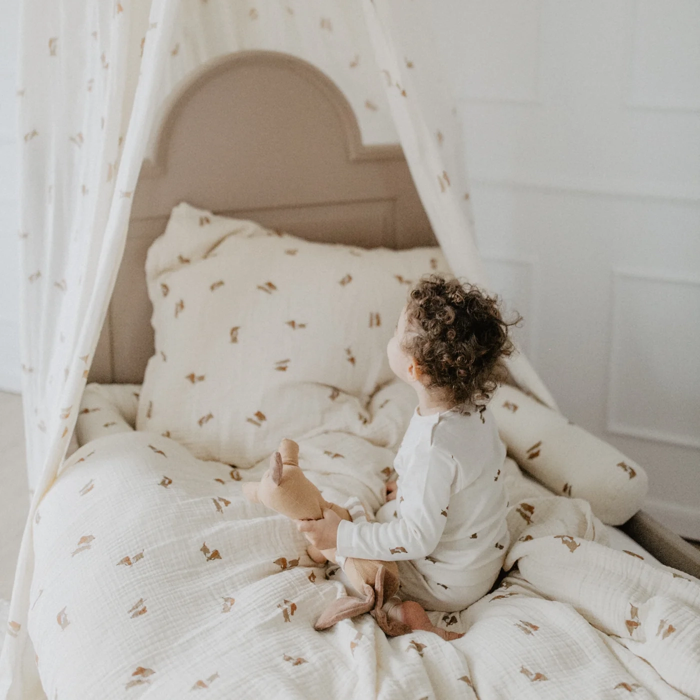 pyjama_littledog3 Pyjama Set "Little Dog" aus Bio-Baumwolle (light beige) – Bild 3