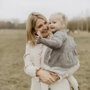 Lochstrick Cardigan "Green" mit Schößchen