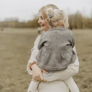 Lochstrick Cardigan "Green" mit Schößchen – Bild 5