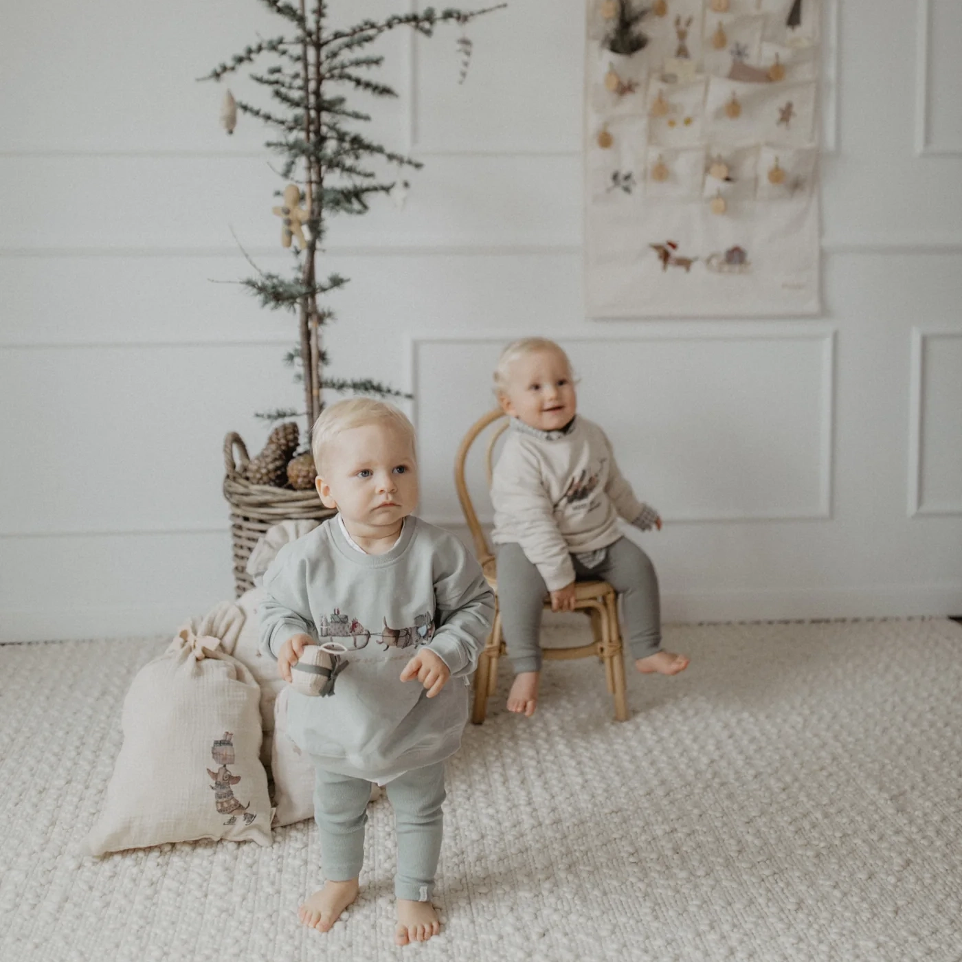 Sweatshirt Dackel christmas is coming 5 Unisex Oversized Sweatshirt Dackel "Christmas is coming" – Bild 2