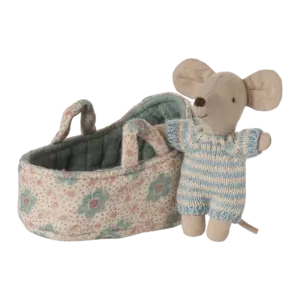 Babymaus in Tragetasche, blau