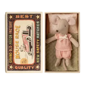 Kleine Schwester Maus in Streichholzschachtel