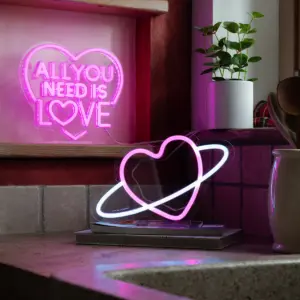 Neoneffekt LED Schild "It's a Sign" (All You Need Is Love) – Bild 6