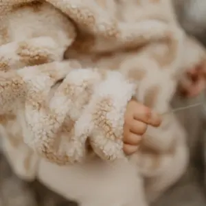 Mini-Me Leopard Print Teddy Jacke für Kinder – Bild 4