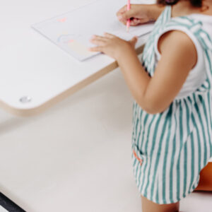 Höhenverstellbarer Kinderschreibtisch von poptop – Bild 18