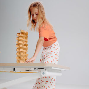 Höhenverstellbarer Kinderschreibtisch von poptop – Bild 9