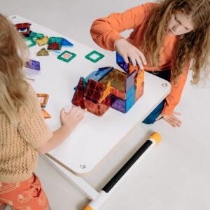 Höhenverstellbarer Kinderschreibtisch von poptop – Bild 4