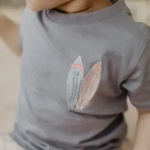 T-Shirt "Surfboards" (unisex) – Bild 5