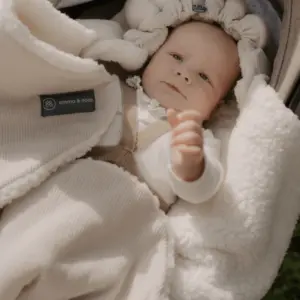 Einschlagdecke mit Füßen von emma & noah (beige) – Bild 3