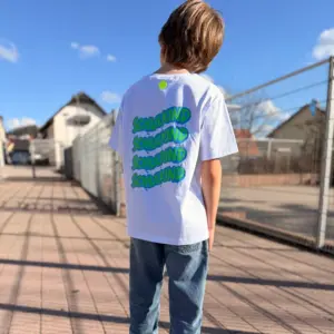 T-Shirt Schulkind, Graffiti Green – Bild 5