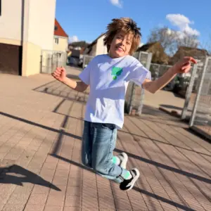 T-Shirt Schulkind, Graffiti Green – Bild 3