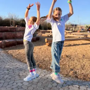 T-Shirt Schulkind, Graffiti Pink – Bild 6