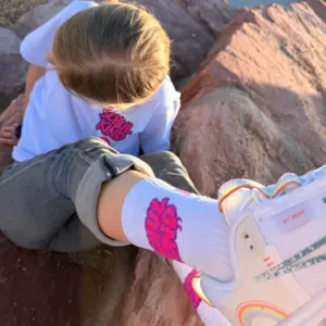 T-Shirt Schulkind, Graffiti Pink – Bild 5