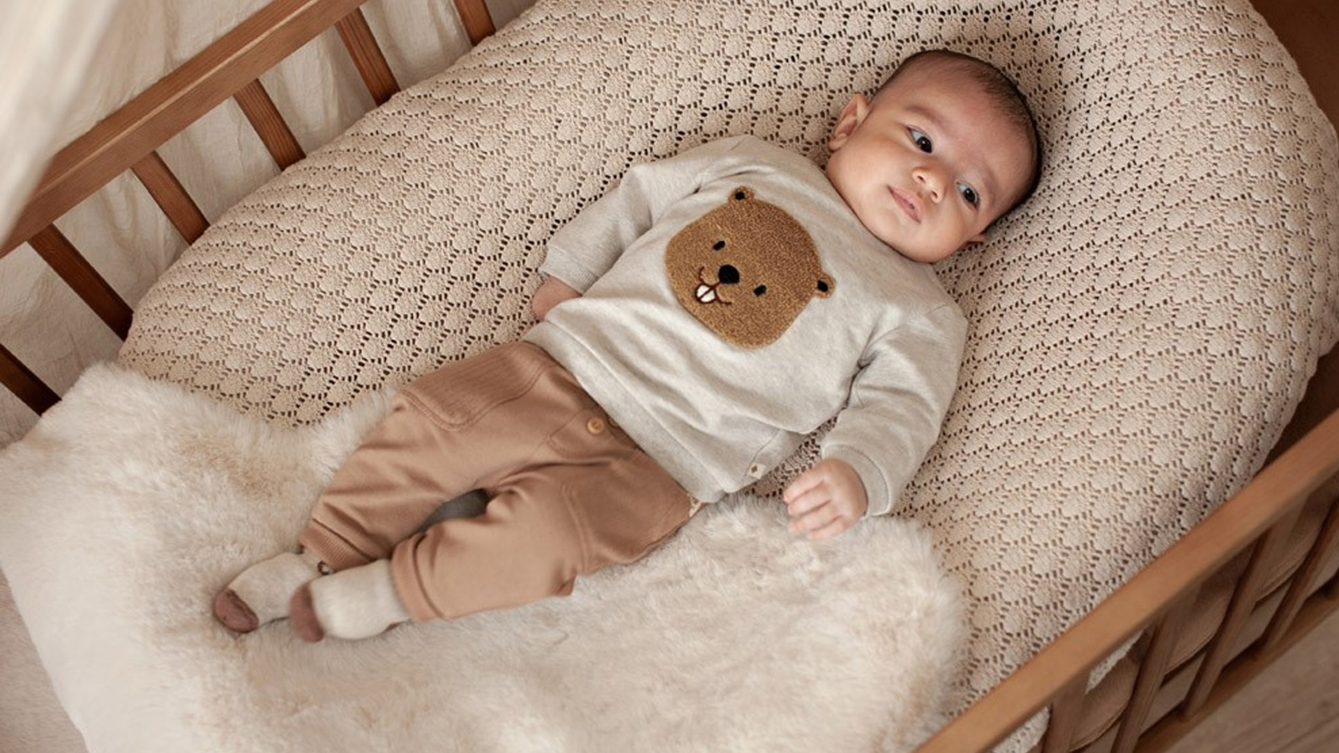 Feetje Tiny Timber Tales: Die neue Winterkollektion für Babys in Camel, Braun und Ecru
